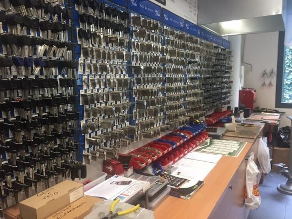 Bilder Sabo Service - Cordonnerie Genève
