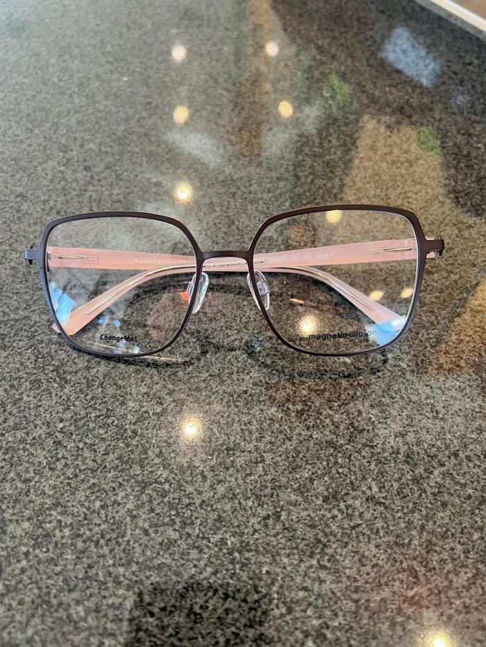 Bilder Ebneter Optik, Brillen & Kontaktlinsen