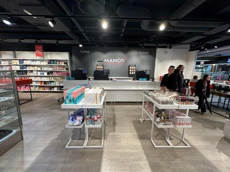 Bilder MANOR Outlet Genève