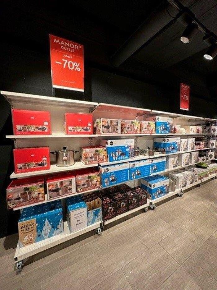 Bilder MANOR Outlet Genève