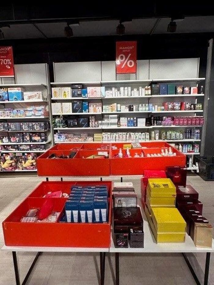 Bilder MANOR Outlet Genève