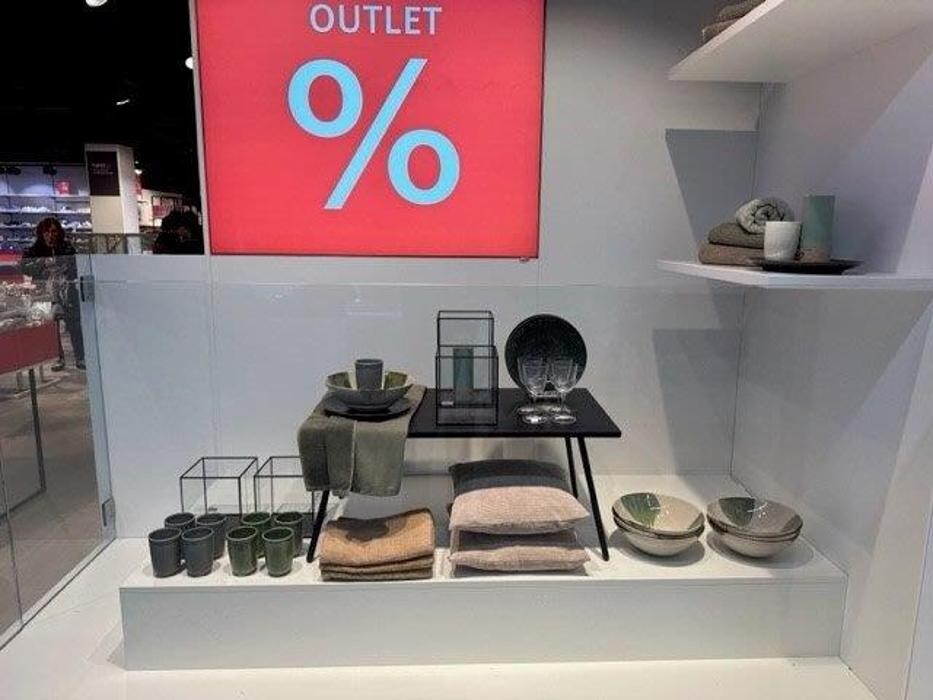 Bilder MANOR Outlet Genève