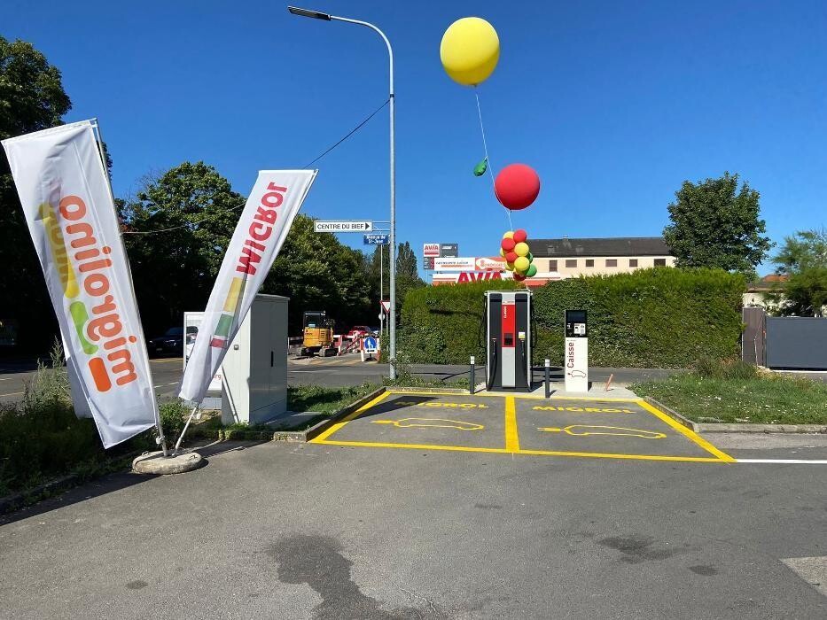 Bilder Migrol Charging Station