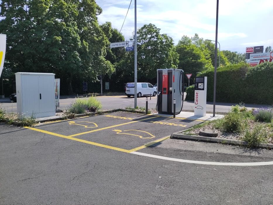 Bilder Migrol Charging Station