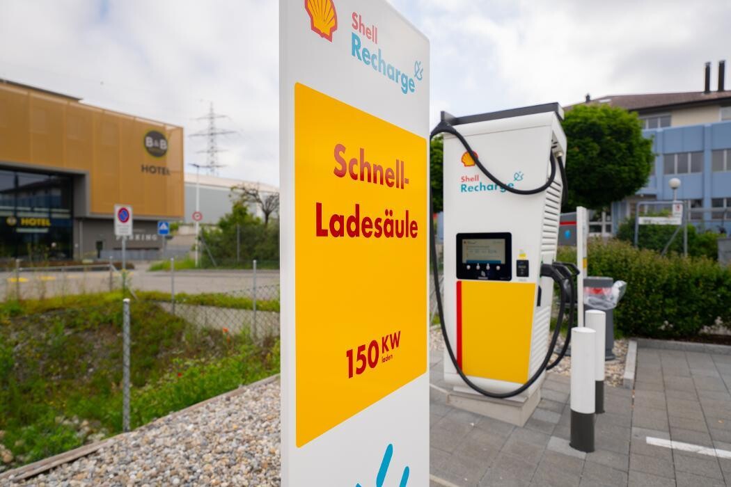 Bilder Shell Recharge Charging Station