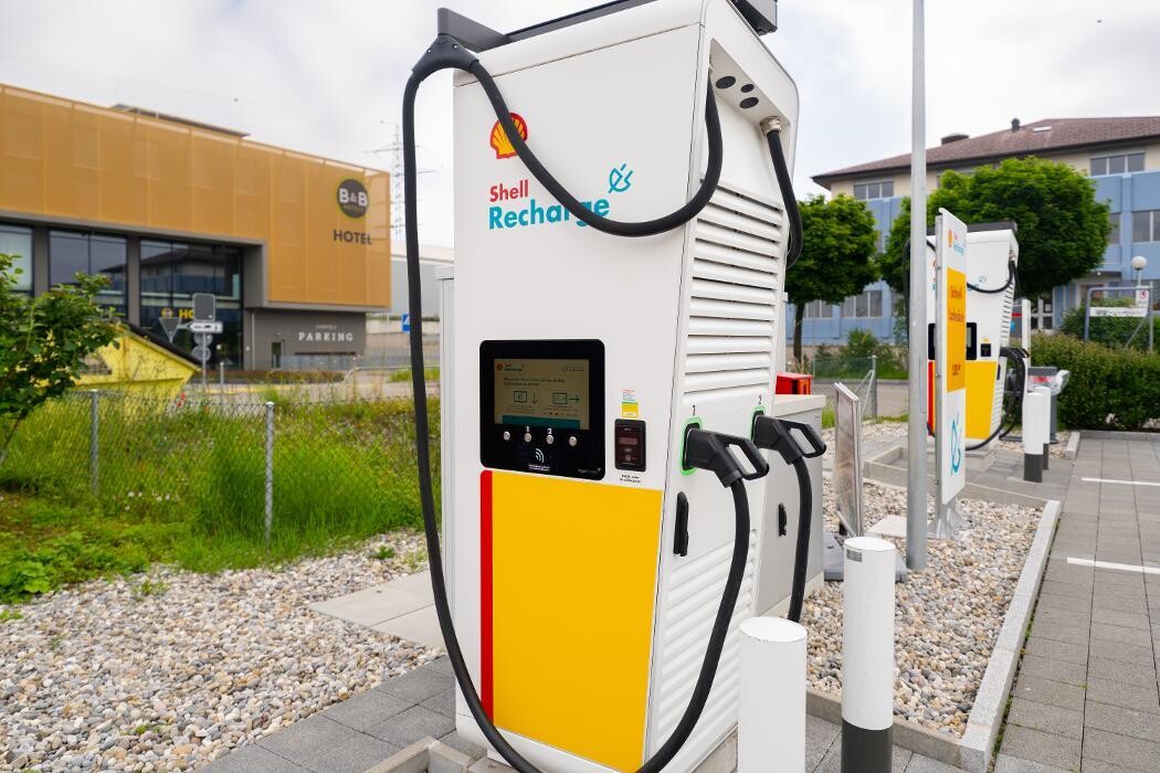 Bilder Shell Recharge Charging Station
