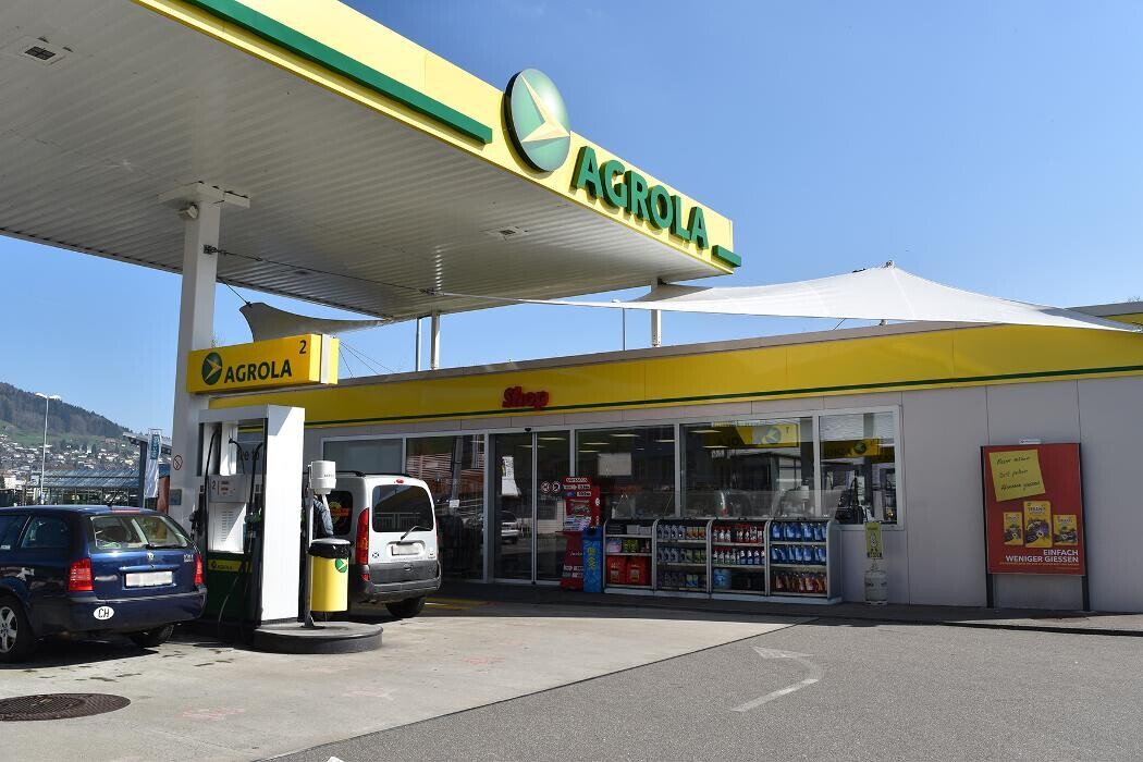 Bilder AGROLA Tankstelle & LAVEBA Shop