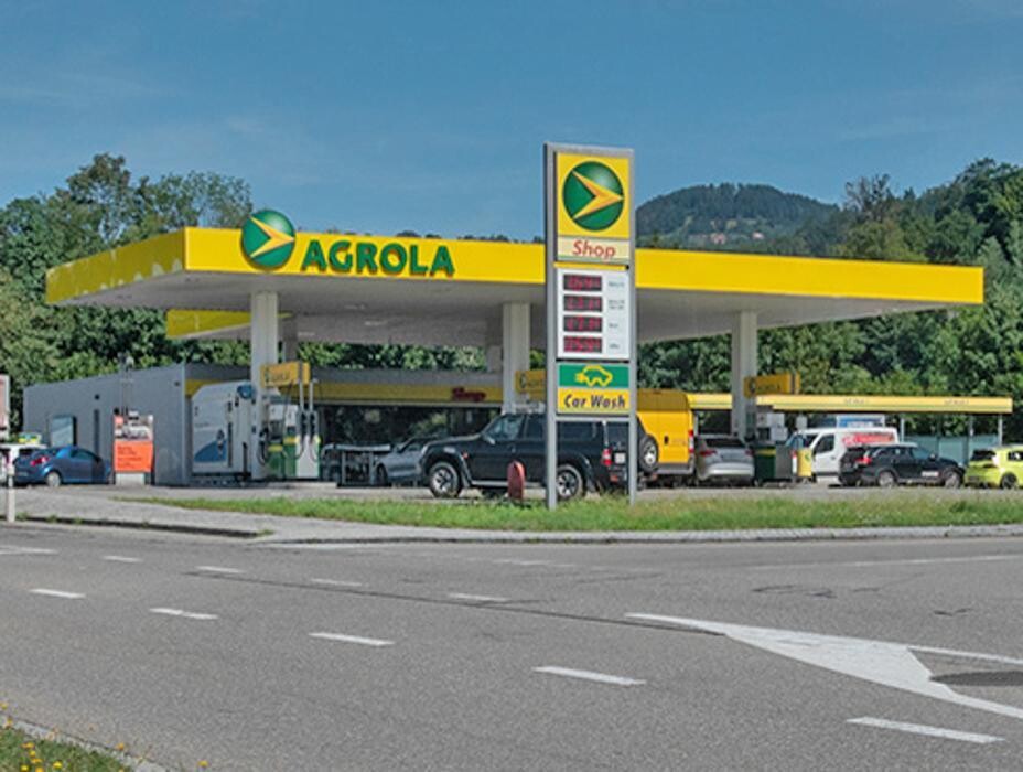 Bilder AGROLA Tankstelle & LAVEBA Shop Neuhaus