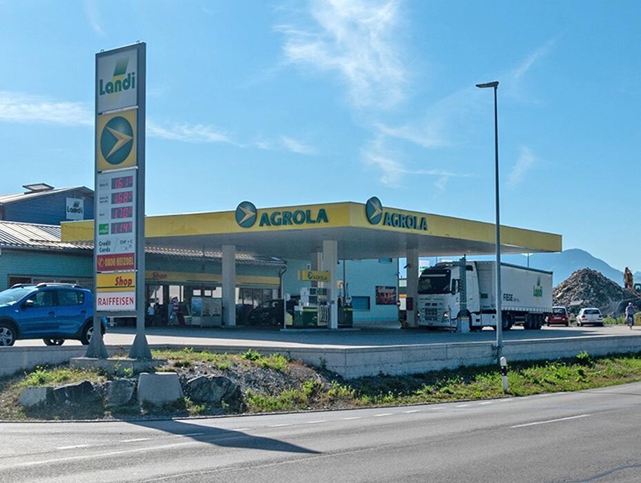 Bilder AGROLA Tankstelle & LAVEBA Shop