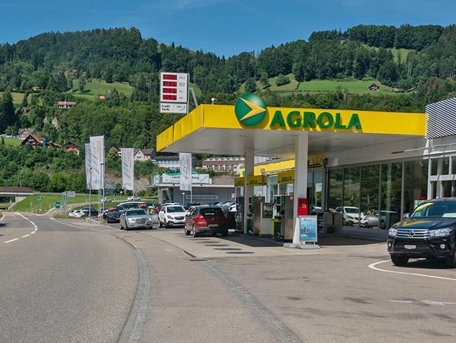 Bilder AGROLA Tankstelle & LAVEBA Shop