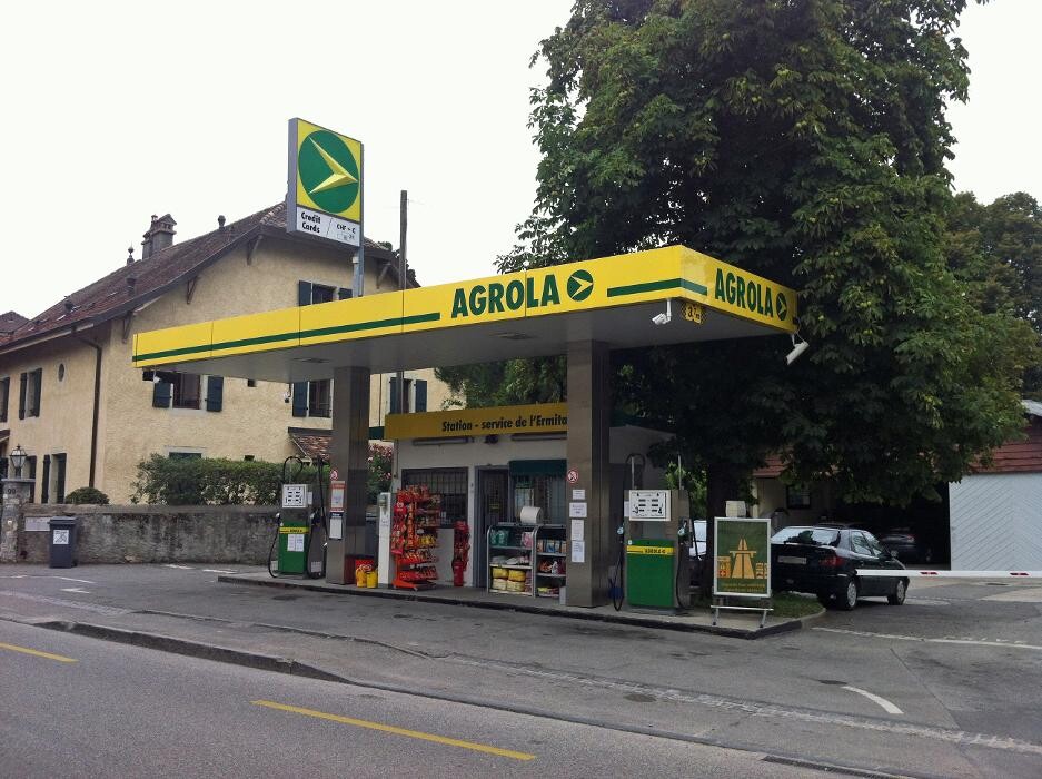 Bilder AGROLA & Shop