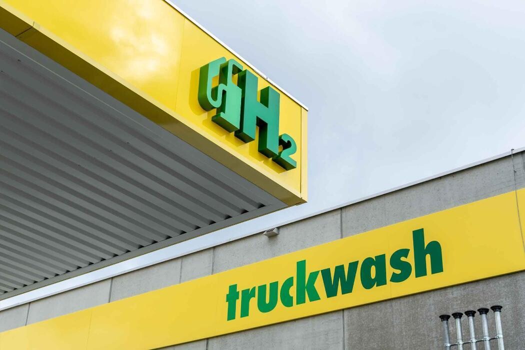 Bilder AGROLA Wasserstoff-Tankstelle