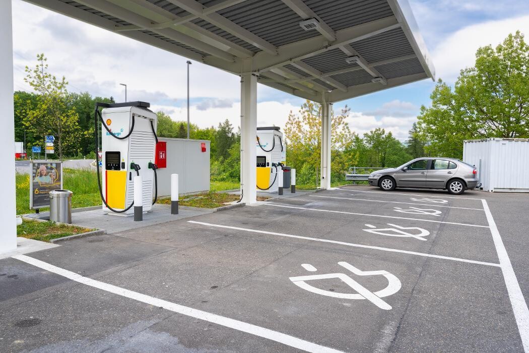 Bilder Shell Recharge Charging Station