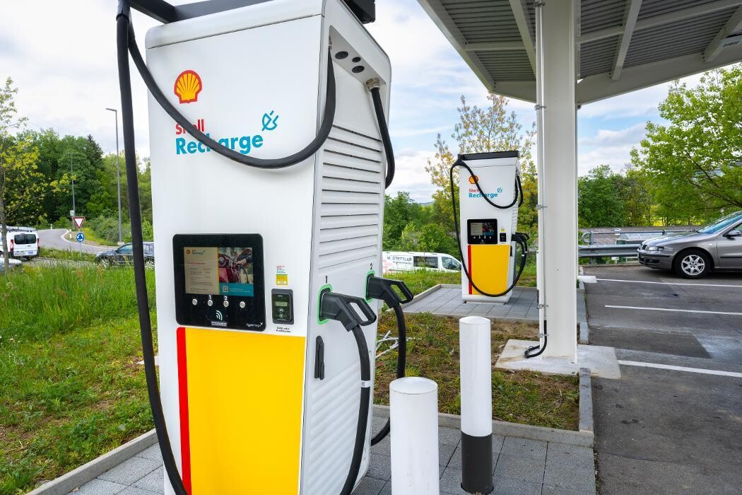 Bilder Shell Recharge Charging Station
