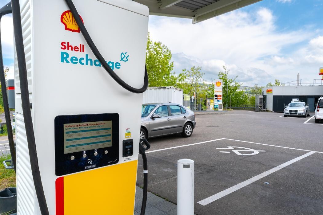 Bilder Shell Recharge Charging Station