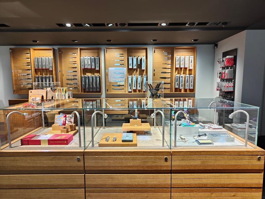 Bilder Victorinox Flagship Store Geneve