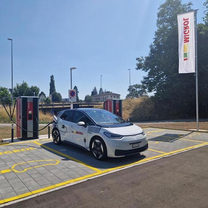 Bilder Migrol Charging Station