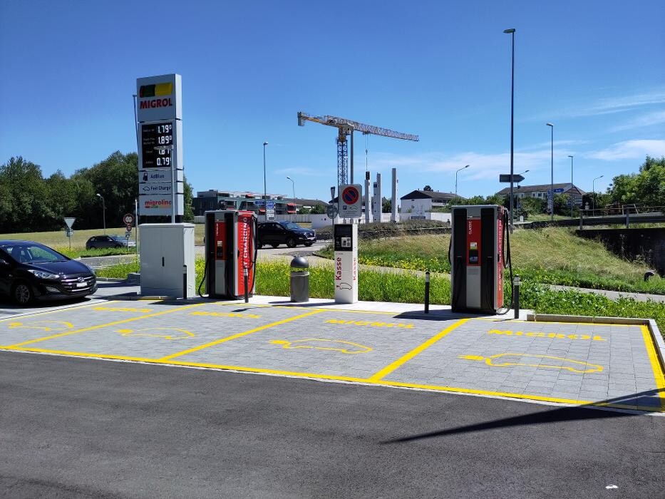 Bilder Migrol Charging Station