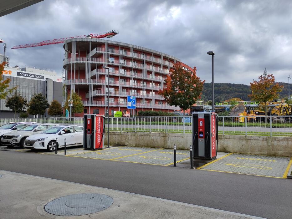 Bilder Migrol Charging Station