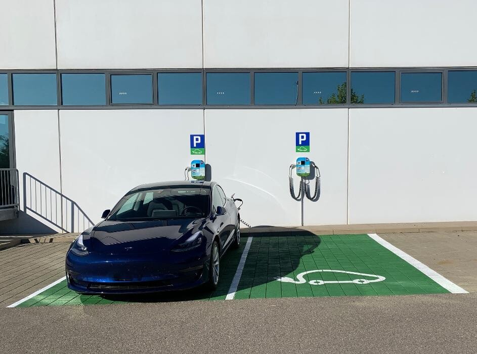 Bilder Shell Recharge Charging Station