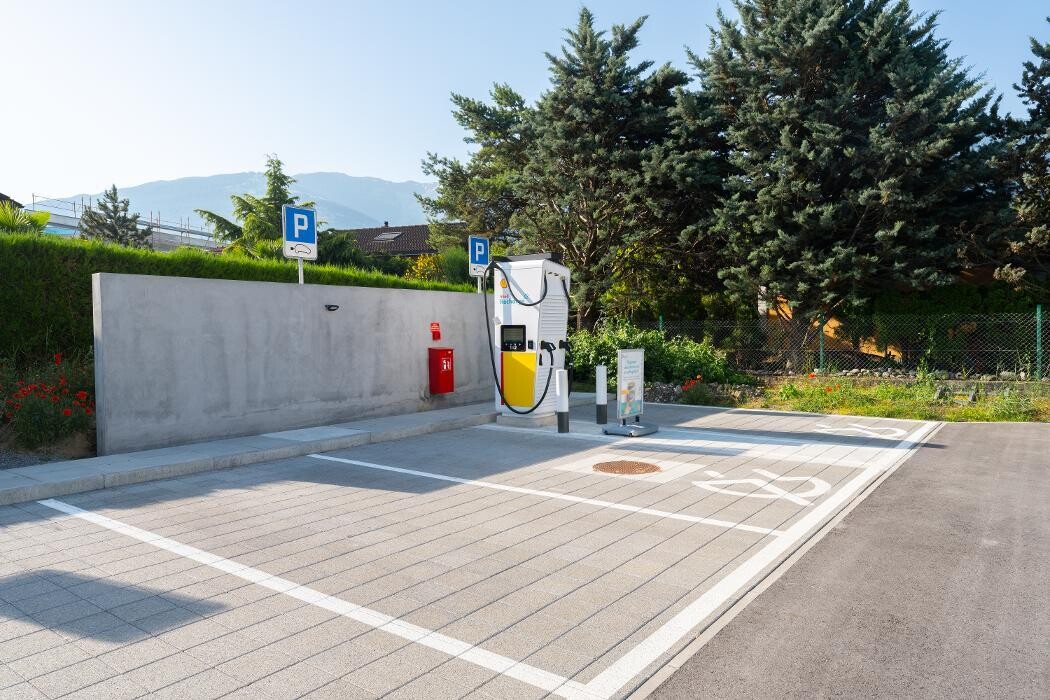 Bilder Shell Recharge Charging Station