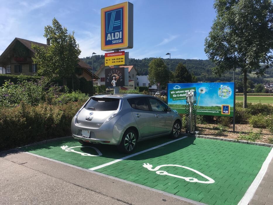 Bilder Shell Recharge Charging Station