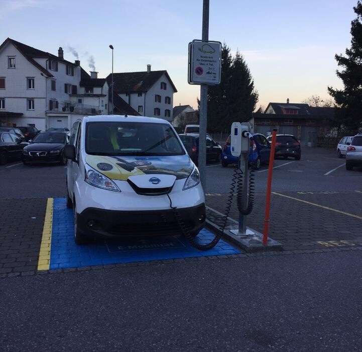 Bilder Shell Recharge Charging Station