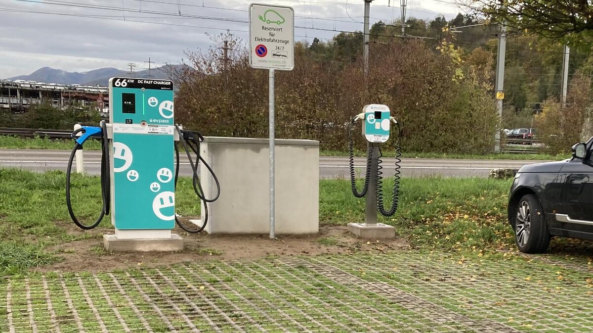 Bilder Shell Recharge Charging Station