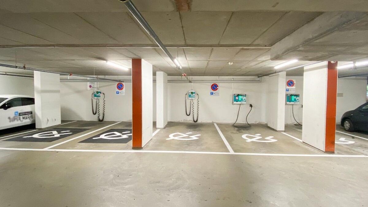Bilder Shell Recharge Charging Station