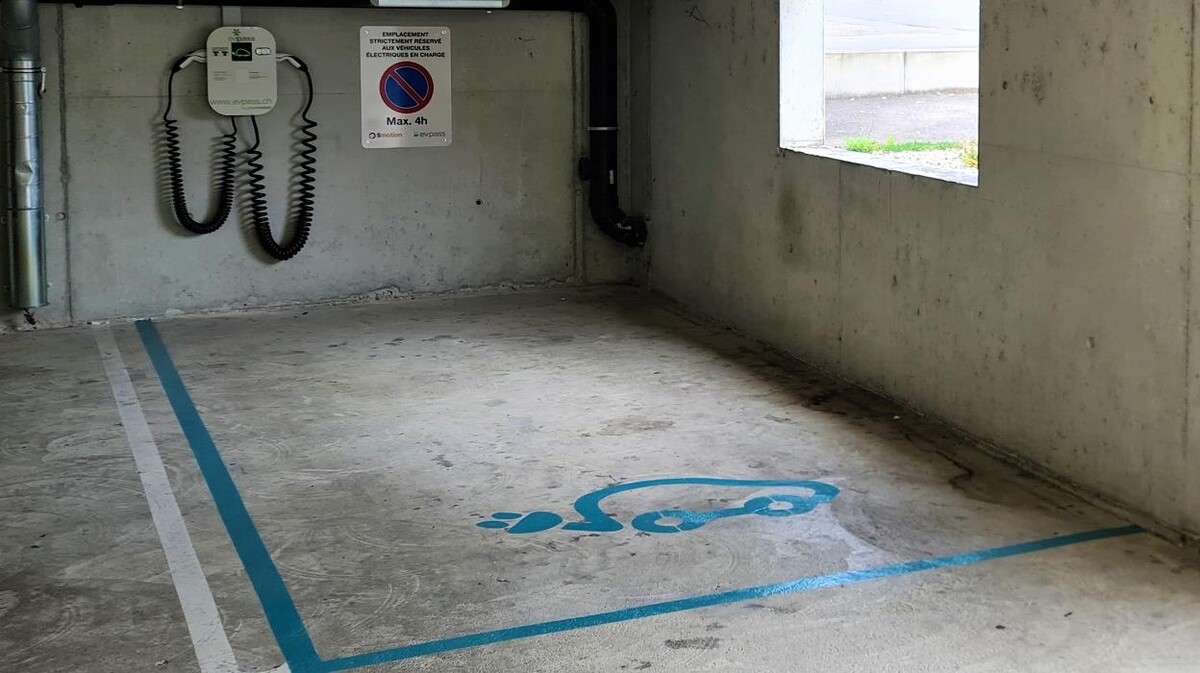 Bilder Shell Recharge Charging Station