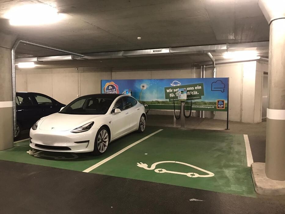 Bilder Shell Recharge Charging Station