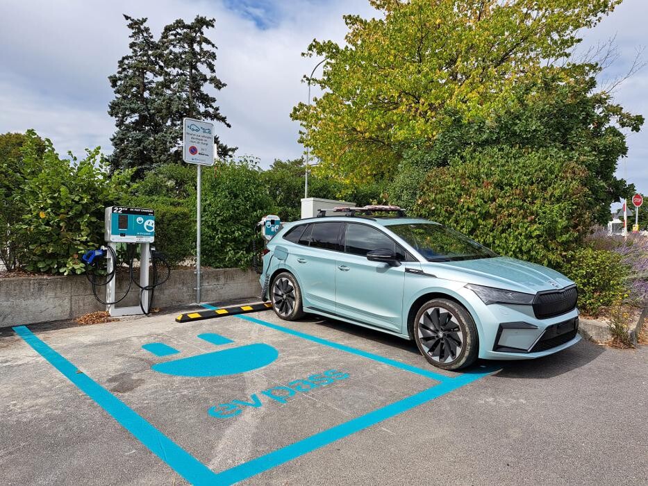 Bilder Shell Recharge Charging Station