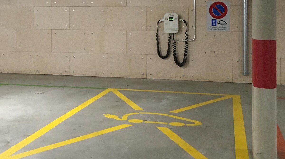 Bilder Shell Recharge Charging Station
