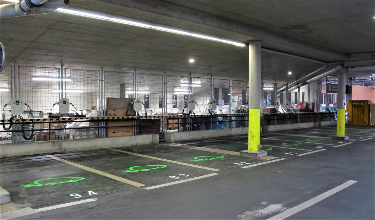 Bilder Shell Recharge Charging Station