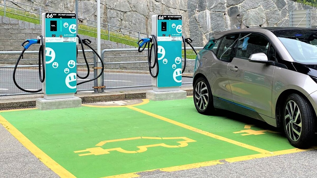 Bilder Shell Recharge Charging Station