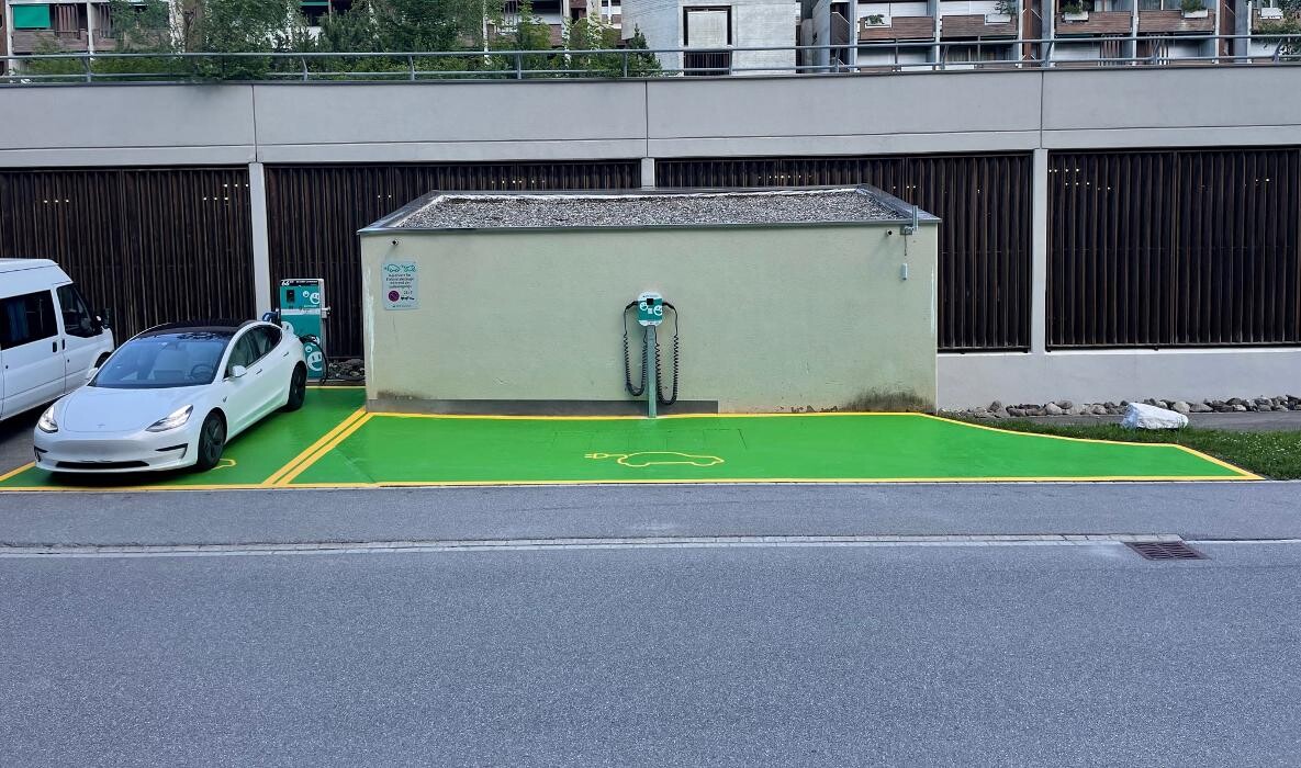 Bilder Shell Recharge Charging Station