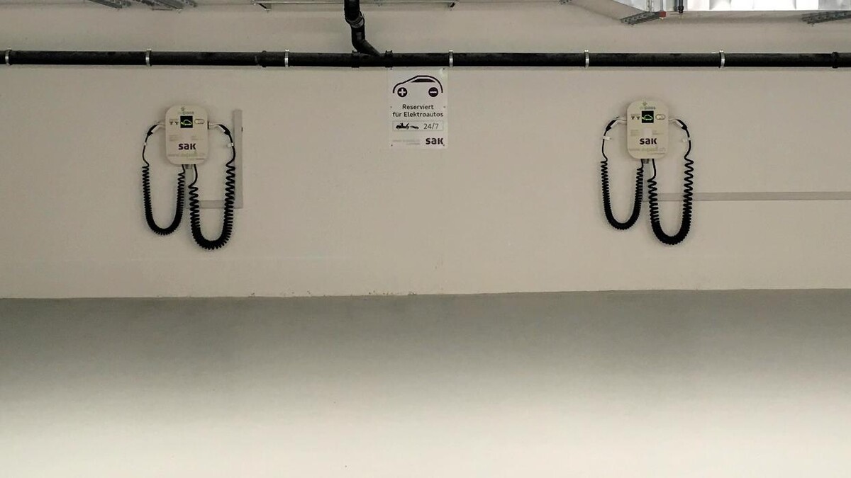 Bilder Shell Recharge Charging Station