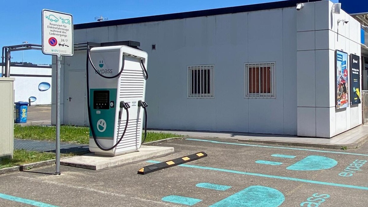 Bilder Shell Recharge Charging Station