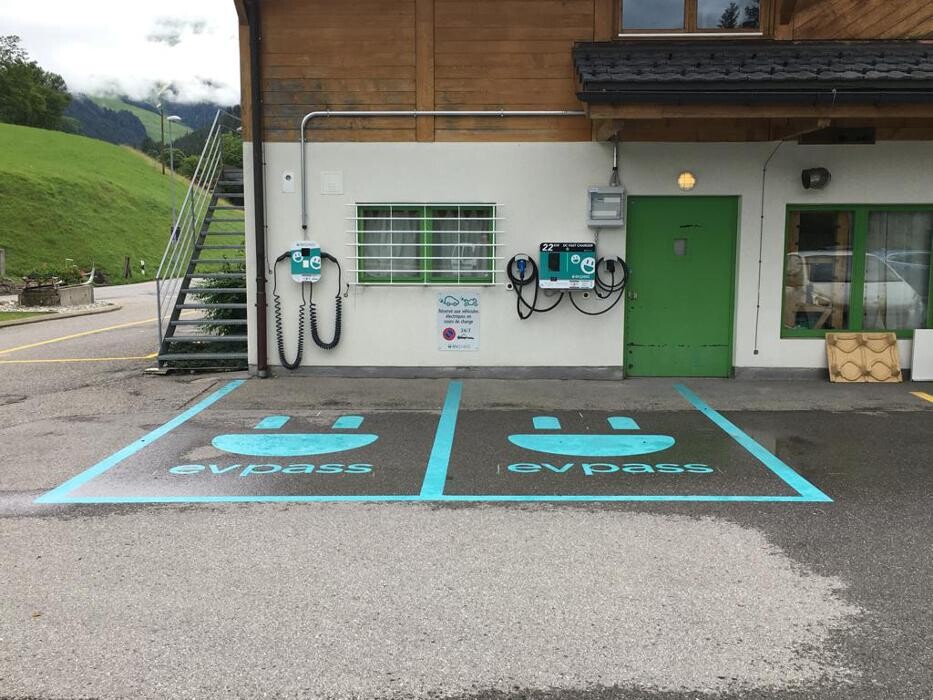 Bilder Shell Recharge Charging Station