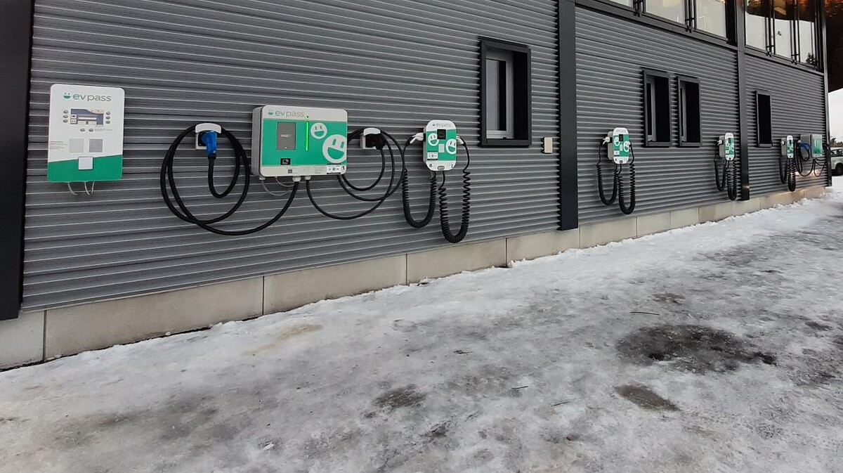 Bilder Shell Recharge Charging Station