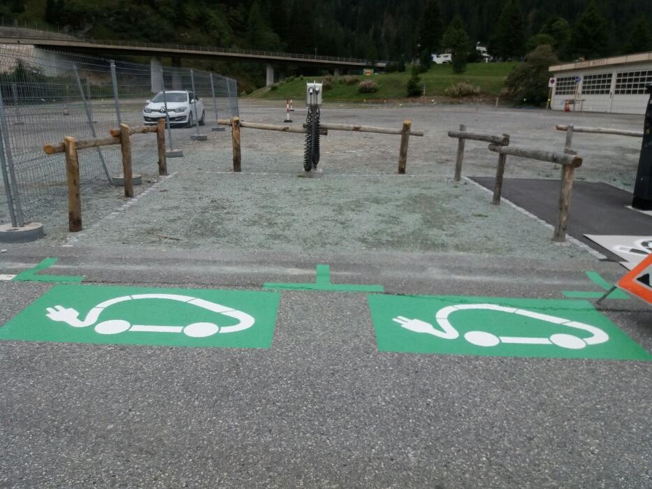 Bilder Shell Recharge Charging Station