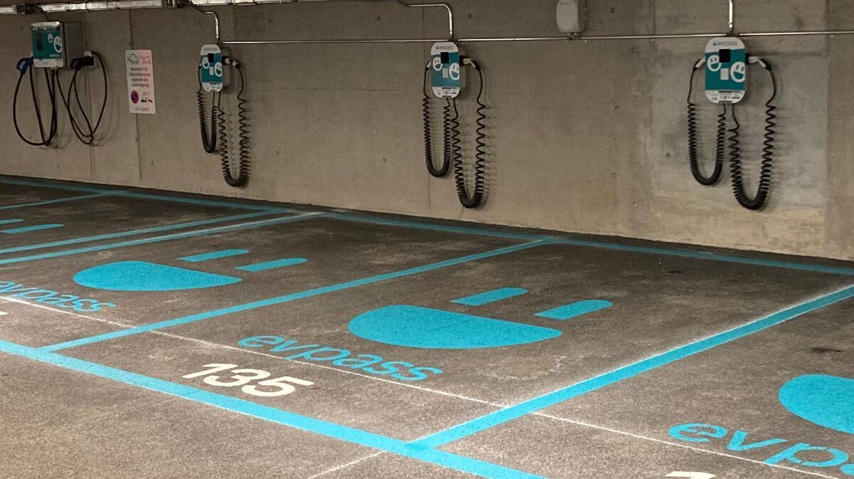 Bilder Shell Recharge Charging Station