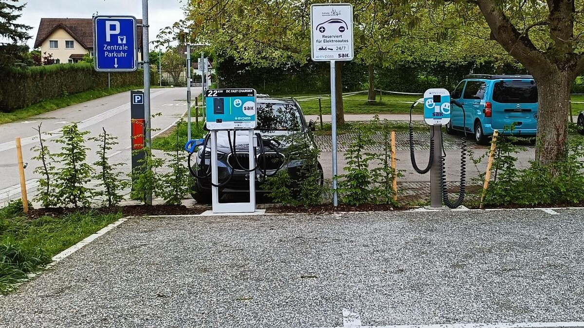 Bilder Shell Recharge Charging Station