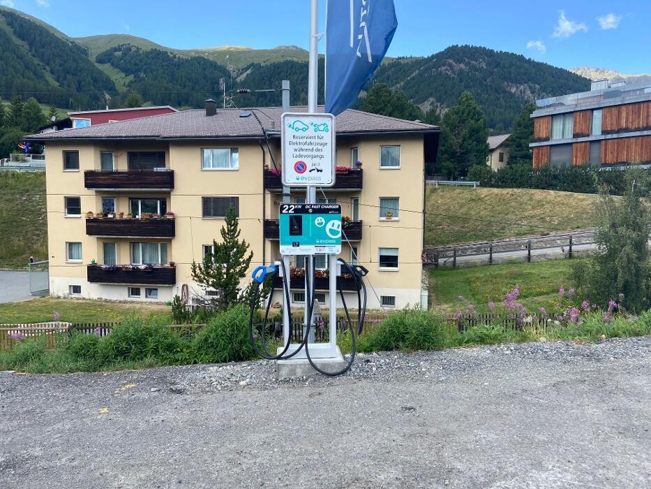 Bilder Shell Recharge Charging Station