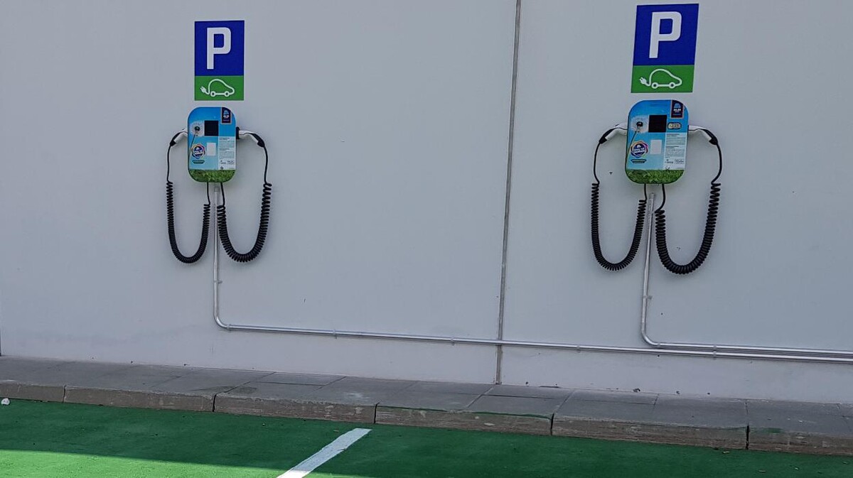 Bilder Shell Recharge Charging Station