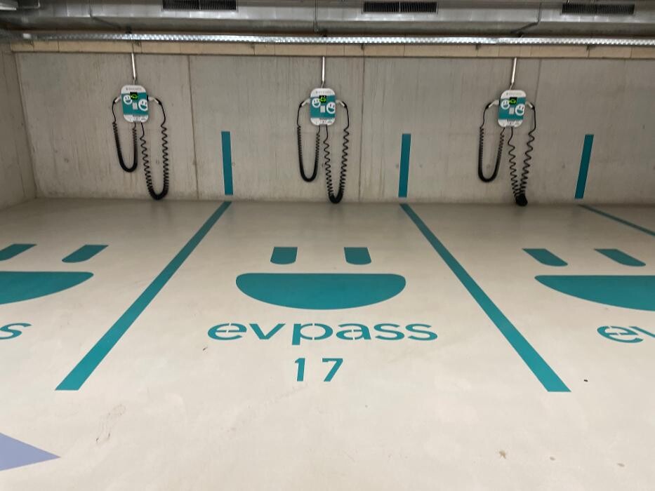 Bilder Shell Recharge Charging Station