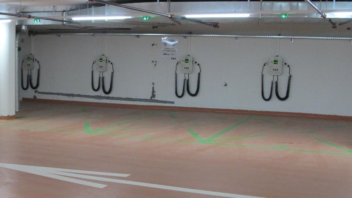 Bilder Shell Recharge Charging Station