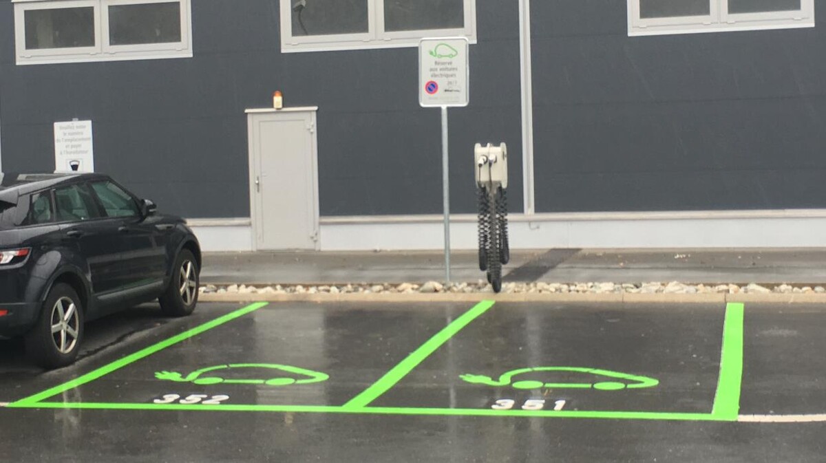 Bilder Shell Recharge Charging Station