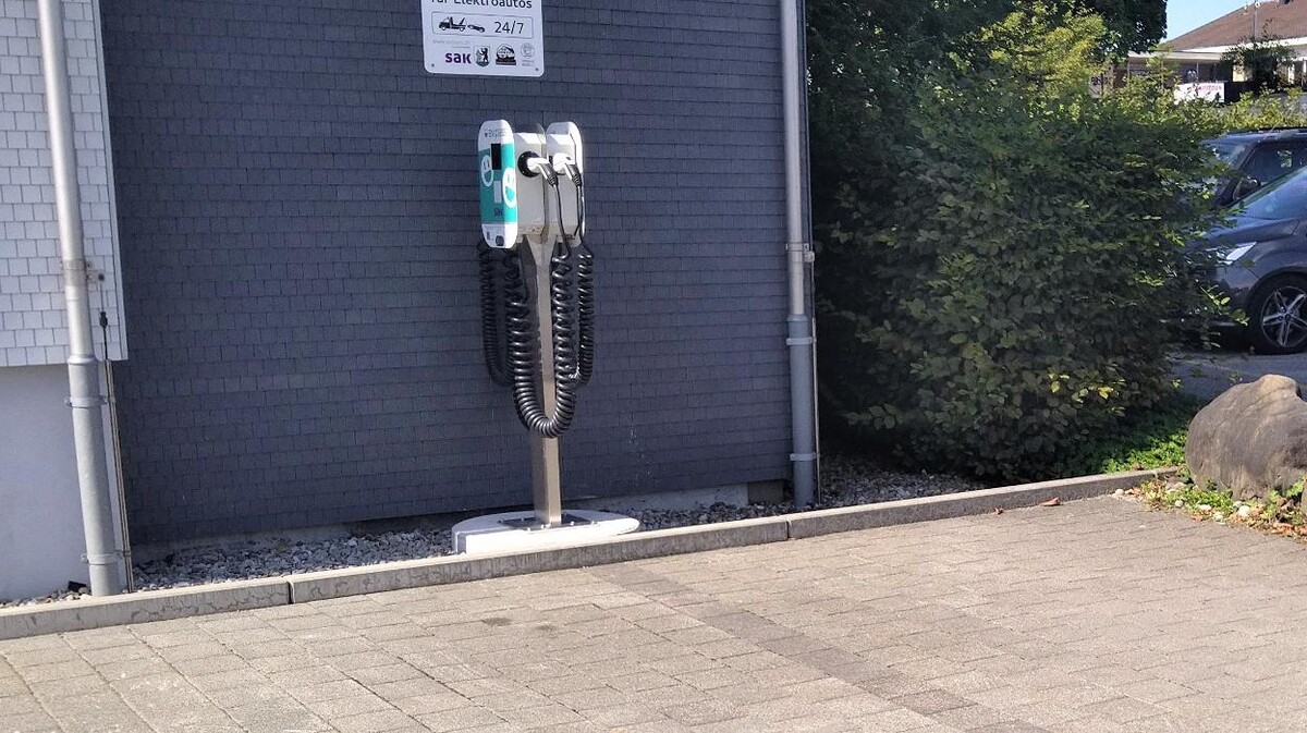 Bilder Shell Recharge Charging Station