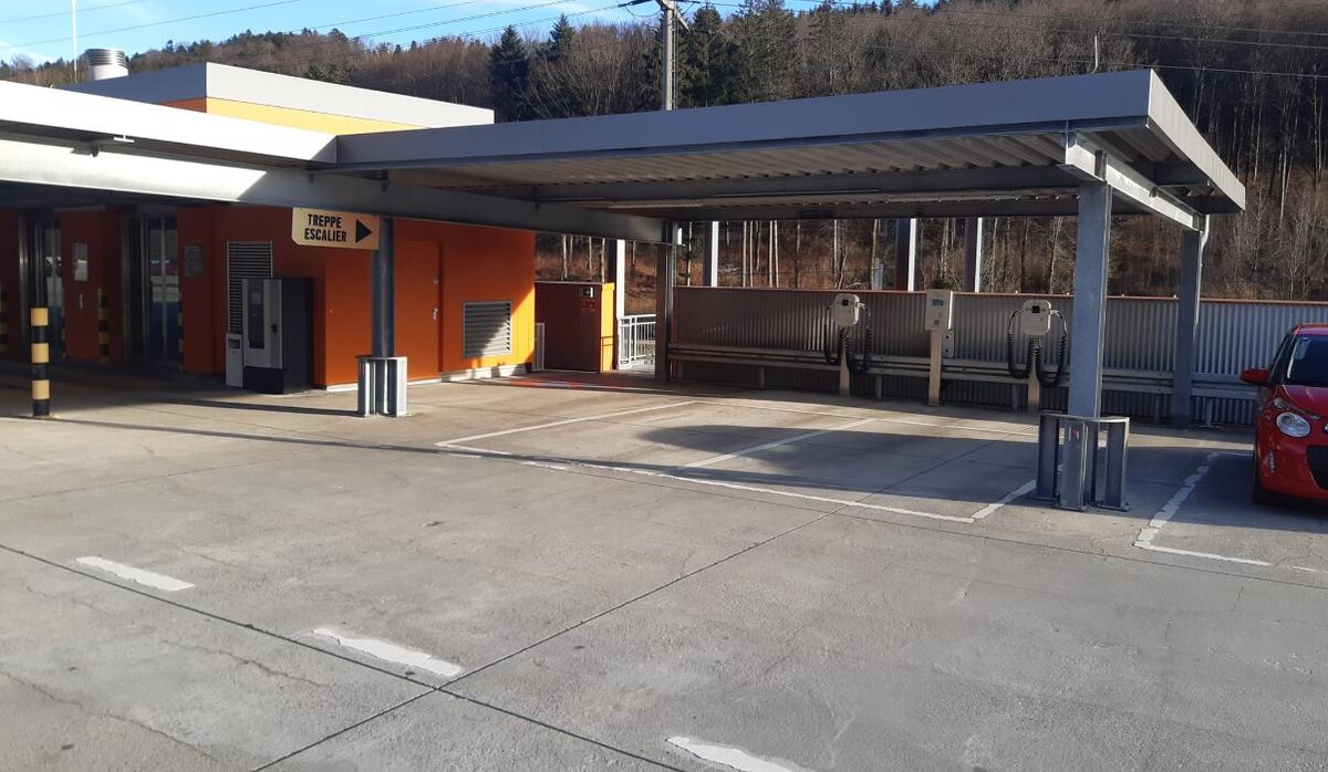 Bilder Shell Recharge Charging Station